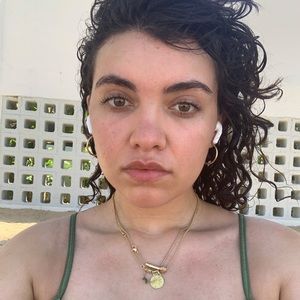 Meet your Posher, Genevieve